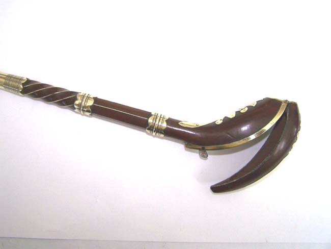 An early 18th century Dutch Brass Mounted Fruitwood 'Clay Pipe' Holder circa 1700-1725 — image 3